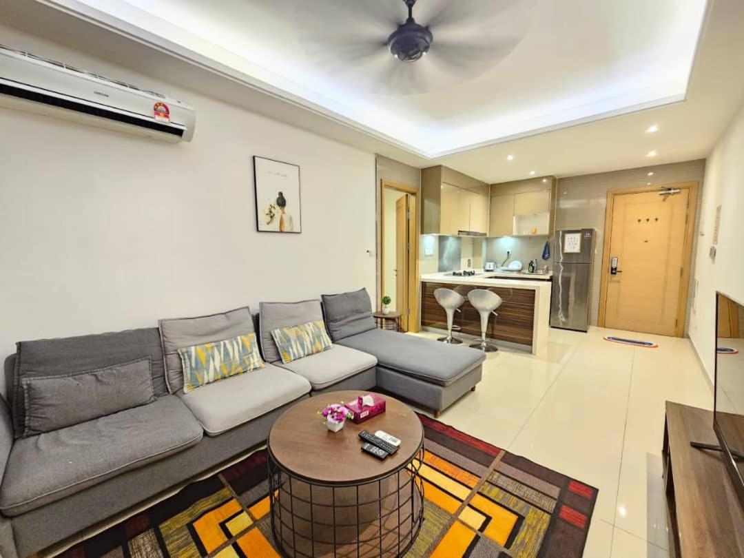 Apartment R&f Princess Cove & R&f Mall By Qq
